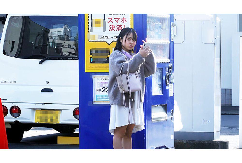 PYM-533 A Girl On The Street Was So Sexy That I Kept Staring At Her, And She Secretly Gave Me A Handjob Screenshot 10