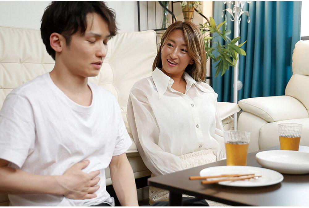 NACT-069 Suddenly Soaked In A Heavy Rain... My Admired Auntie Rena Fukiishi Can't Go Home Screenshot 14