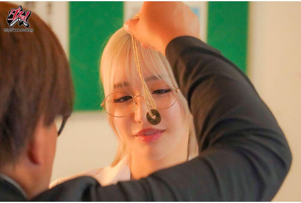 DASS-846 Suggestive Brainwashing. A Poor Perverted Female Teacher Who Thinks She's Having A Romantic Sex With A Student, But Is Actually Doing It With An Old Man. Sarina Momonaga Screenshot 11