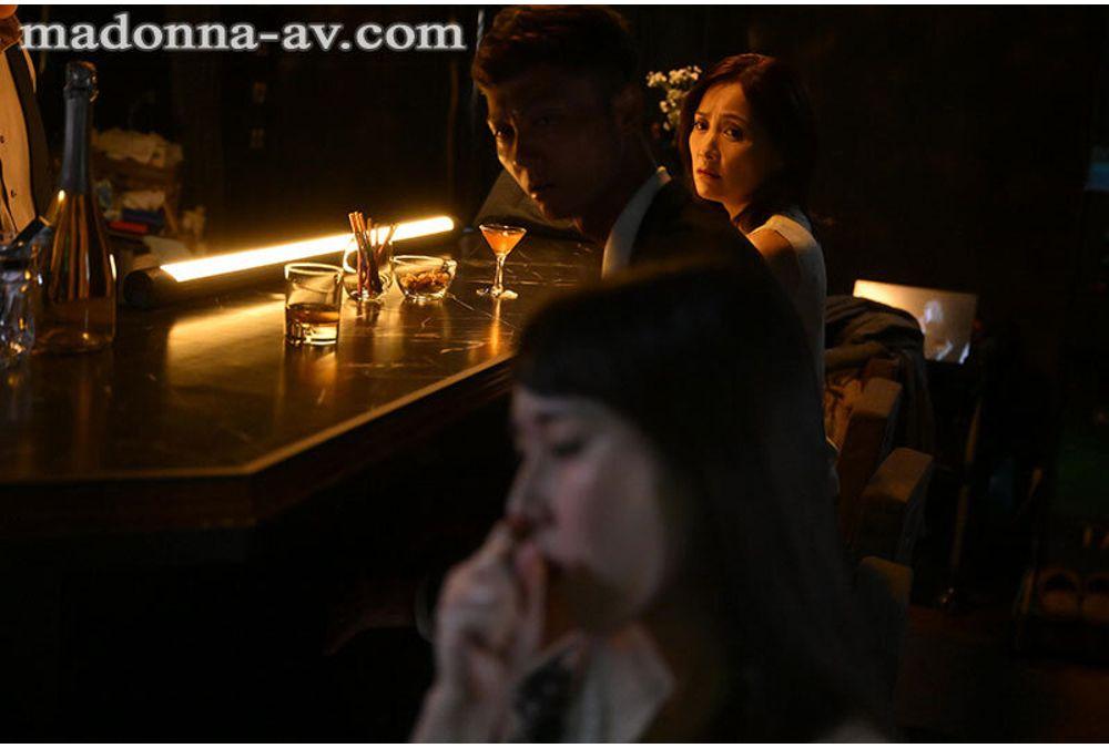 JUR-515 Swinger’s Bar Housewife NTR. My Wife, Used To Say “I'm Doing It For You…”, But Before She Knew It She Became Addicted To The Men Swarming Around Her - Kotou Mariko, Nogami Shiori Screenshot 7