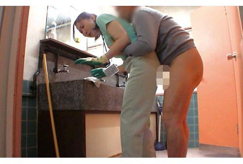 MGDN-151 9 People 4 Hours To Persuade The Cleaning Staff's Aunt To SEX Screenshot