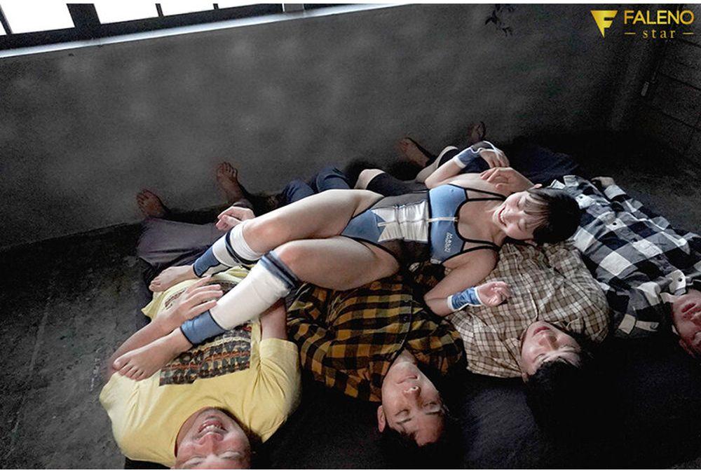 FNS-136 Fan Service Too Big-breasted Underground Idol's Secret Business Non-stop Ejaculation Photo Shoot Yamashita Sawa Screenshot 6