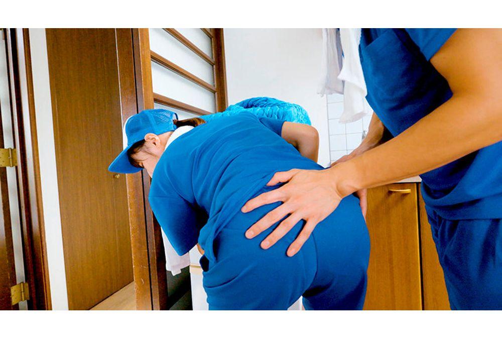 DVMM-355 Moving Company NTR: A Newlywed Wife In Her 40s Is The Only One In A Workplace Full Of Muscular Men, But She Becomes Addicted To Sweaty Sex With A Young, Insatiable Dick And Becomes A Fleshlight - Honda Hitomi Screenshot 9