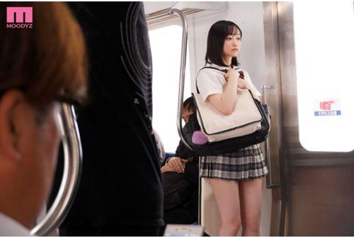 MIDV-300 My Shy Girlfriend Who Was Fucked By Middle-Aged Men In Uniform On The Train While Commuting To School NTR Miyu Oguri Screenshot