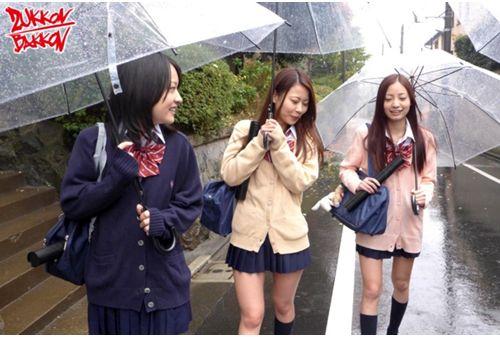 ZUKO-072 Medium And Uniform School Girls Out Orgy ~ Graduation ~ Screenshot