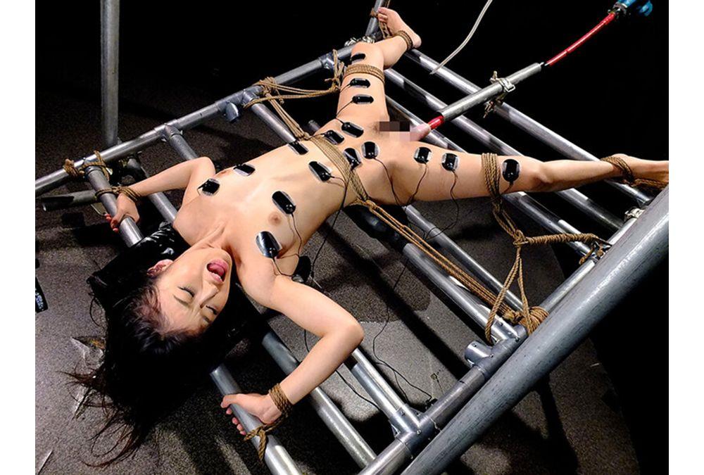 RMSQ-013 The Humiliation Of Being Made To Orgasm To The Point Of Death And Being Exposed To A Pitiful Appearance. The Cruelty Of Strong Women. Surrounded By A Pack Of Wild Beasts, Until They Completely Succumb. SUPERLATIVE ECSTASY FILE Screenshot 14