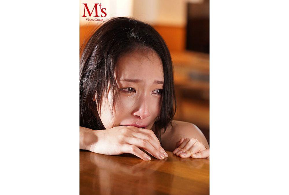 MVSD-695 A Masochistic Wife Of The Upper Class, Forced To Repay The Debt Of Her Vanished Husband With Her Body, Is Dragged Into A Hell Of Depravity. Imprisoned And Abused Day After Day By Scumbag Men, Her Beautiful Naked Body Discovers The Pleasure Of Masochistic Orgasms. - Harumi Kyomoto Screenshot 6