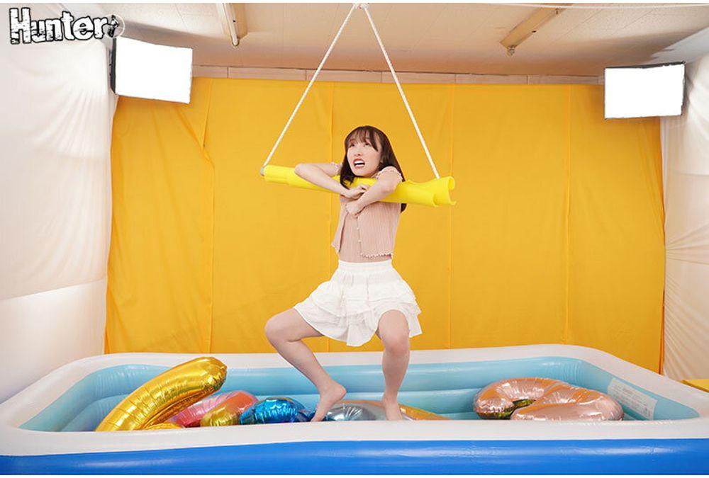 HNTRZ-024 Right In Front Of Her Boyfriend! A Humiliating Crab-legged Crane Game! If She Doesn't Succeed In Winning The Luxurious Prize, She'll Get An Erotic Punishment Game Where She Can Have Unlimited Creampie Sex! Screenshot 6