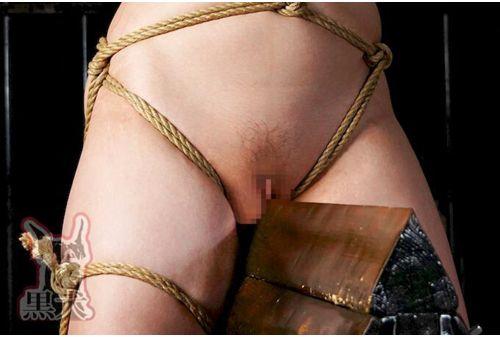 DOA-121 Triangular Horse Torture!! 04 The Crotch Is Torn Apart And The Woman Screams And Screams As The Slit Is Hit Directly! Women Who Can't Stand The Stimulation That Penetrates To The Heavens And Cum Screenshot 9