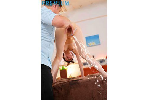 PRED-767 Female Newscaster's Drug-induced Vaginal Orgasm Development Massage. I Was Covered In Aphrodisiac Oil During An Interview At A Wicked Beauty Salon And My Uterus Was Corrupted. Waka Natsuki Screenshot 8