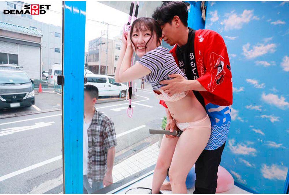 SDMM-212 Magic Mirror Number Bus: You Absolutely Mustn't Get Too Excited!!! With Your Beloved Boyfriend, You'll Be Playing A Tickling Endurance Game 30cm Behind A Mirror, Where A Skilled AV Actor Will Tease You To Your Heart's Content With His Amazing Skills!!! Featuring 5 Girls With Beautiful Off-the-shoulder Collarbones Screenshot 11