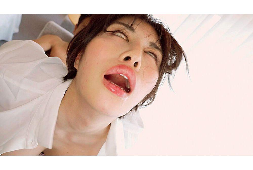 REAL-995 Forced Apology Irrumatio: A Professional Woman Who Uses Her Throat To Deal With Unreasonable Complaints From Unreasonable Customers. Screenshot 11