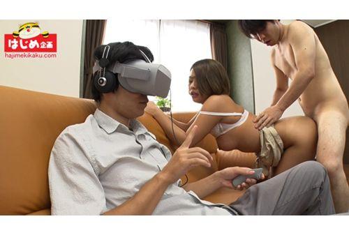 HJMO-424 General Gender Monitoring! NTR Out Continuously Next To My Husband 30cm While Watching VR Screenshot