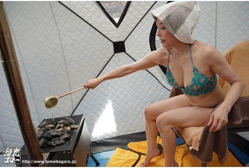 MEYD-883 A Happy Married Woman In An Outdoor Tent Sauna. Shiraki Yuko Screenshot
