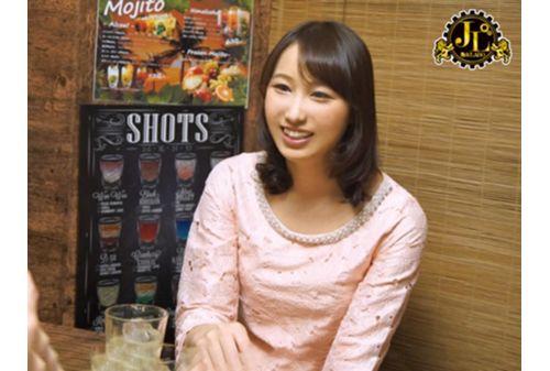 MEKO-130 "What Are You Going To Get Drunk With Your Aunt?"Aim At A Mature Woman Who Is Crawling Alone In A Multi-course Pub Filled With Young Men And Women, And Wiggles And Takes It Home!The Dry Body Of The Amateur Wife Where Loneliness And Frustration Were Collected Gets Wet Well! !VOL.38 Screenshot