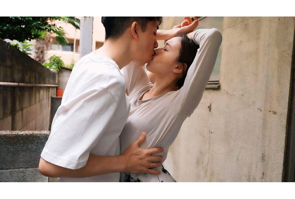 HEZ-924 The Apartment Door Is Unlocked. A Story About A Married Building Manager Who Repeatedly Had Secret Meetings With Residents While Her Husband Was Away. Haruka Ryukawa Screenshot 7