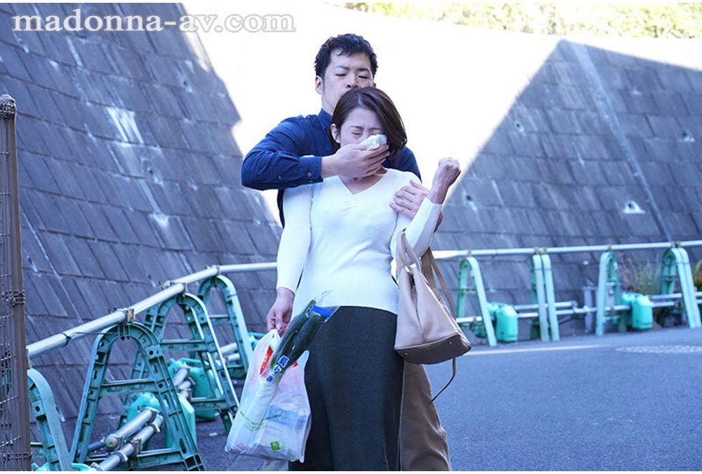 ROE-379 A Married Woman Is Left In A Restraint Chair For Two Hours... The Story Of How She Grew Into A Perverted Woman Who Drools And Cums. Maki Tomoda Screenshot 6
