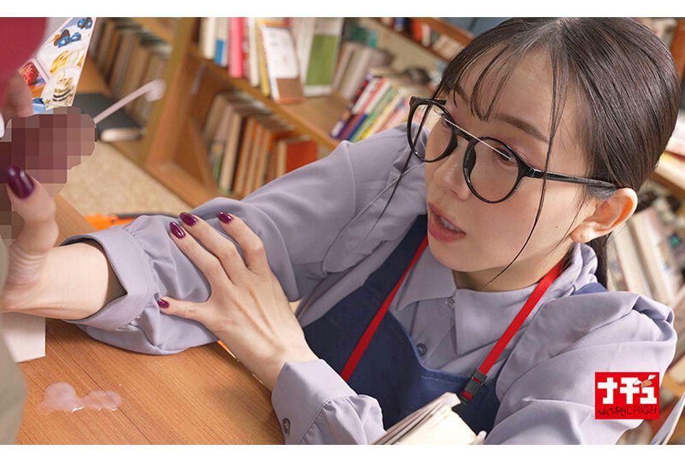 NHDTC-202 A Beautiful Librarian Who Likes Younger Men Secretly Gives A Young Man A Handjob Through A Bookshelf, Making Him Ejaculate, And Then Has Sex With Him While He Tries To Suppress His Moans, Even Letting Him Cum Inside Her. Screenshot 16