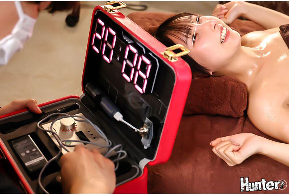 HUNTC-592 Time-Stopping Splash Esthetics! A Wicked Therapist's 'time-stopping Device' Freezes Your Body In Time, Locking You In An Arched Back Position! In This Stopped World, Only The Pleasure Is Unstoppable, Resulting In Endless, Explosive Squirting! Screenshot 9