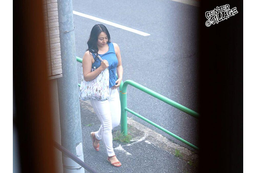 YOCH-026 Married Woman Is Targeted By A Man In A Sports Car Living Nearby In A Private Sex Apartment Complex, And Is Reduced To A Sex Animal... Kaede Sakuma, 43 Years Old Screenshot 8