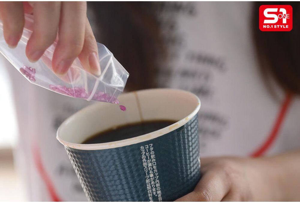 SONE-892 Kanamatsu Toho, Flying With Aphrodisiac. 10 Days After Secretly Soaking In Aphrodisiac Every Day, She's A Gang-a-bitch. Screenshot 8