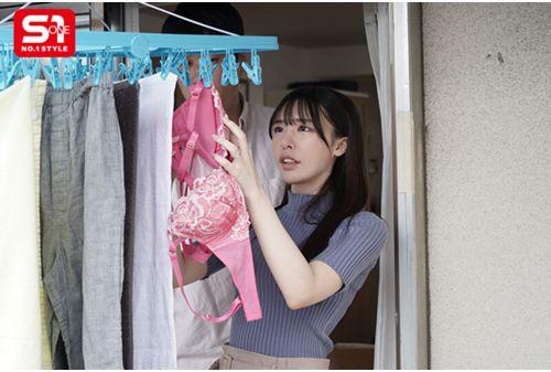 SONE-669 When The Housewife Next Door Hangs Her Panties Out On The Balcony In The Afternoon, It's A Sign That Her Husband Is Not Around. Screenshot 8