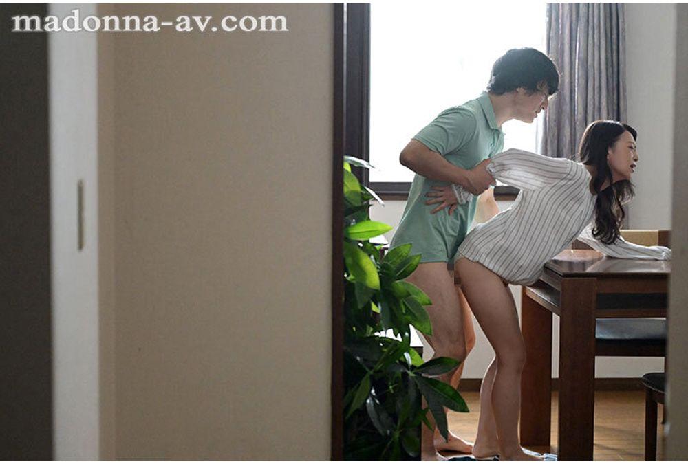 ROE-483 In The Childhood Home Where Everyone Else Has Left Home, I Spend My Days In Incestuous Relations With My Mother. - Mikumo Iroha Screenshot 6