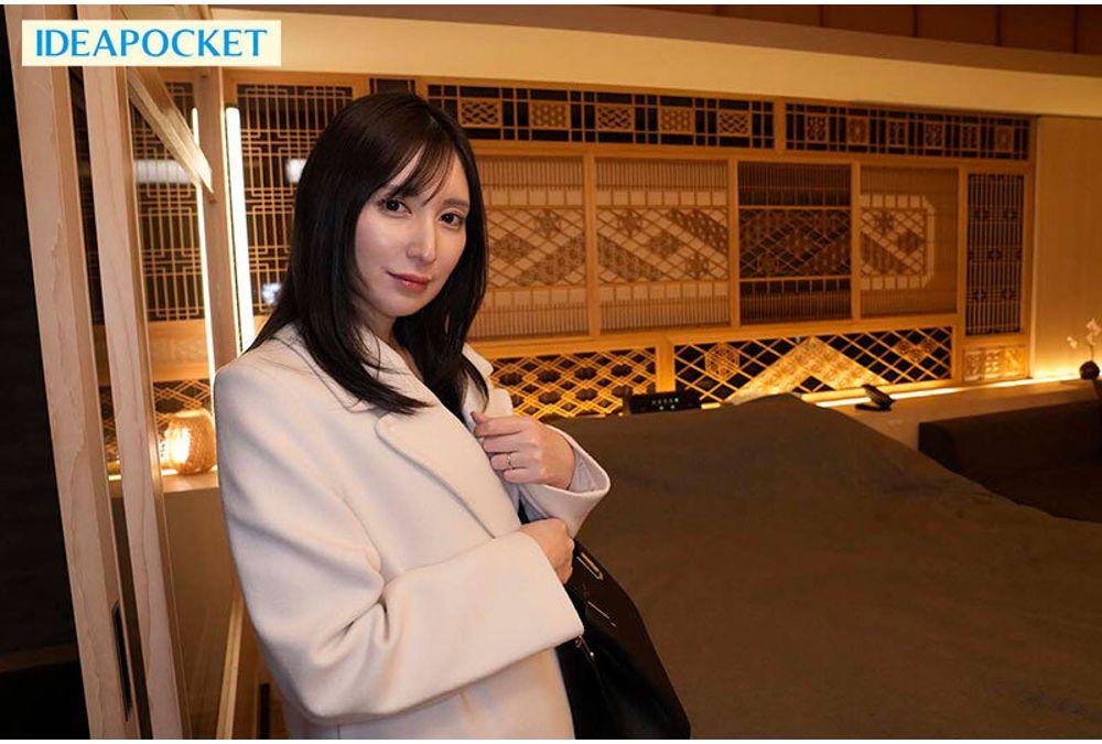 IPZZ-940 Recently, Ms. Nakamura, A Married Woman At My Part-time Job, Seemed Down, So I Invited Her On A Drive To Cheer Her Up. She Confided In Me About Her Sexless Marriage And Her Husband's Infidelity, And After I Made Love To Her All Night Long At A Hotel, She Rediscovered The Joy Of Being A Woman And Became A Woman Who Couldn't Live Without Me. Screenshot 7