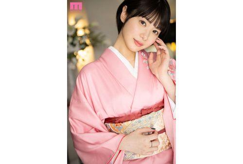 MIFD-538 Newcomer: A Young Mom Who Loves Older Men And Works At A High-end Club In Roppongi That Is Frequented By Famous Actors Takes Off Her Kimono And Makes Her AV Debut! Kokomi Kiriyama Screenshot