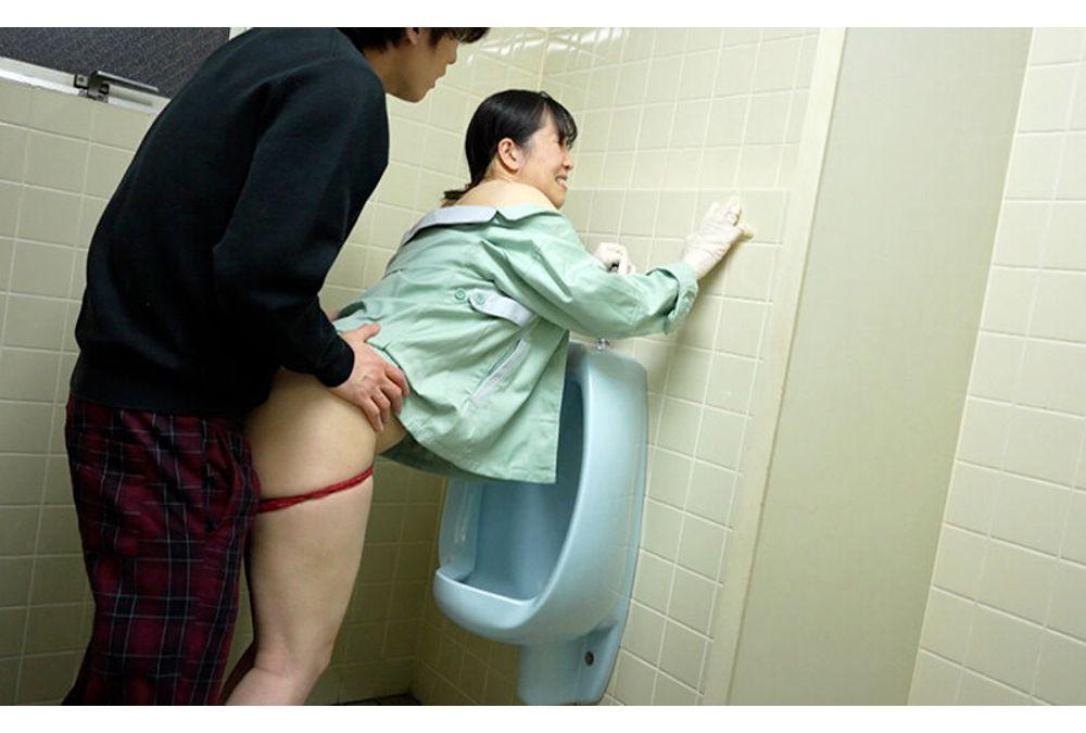 RNA-009 Amateur Bondage And Raw Creampie [Fair-skinned Chubby Meat Toilet Wife Edition] The Chubby Wife From The Neighborhood Was A Filthy Meat Toilet Sow Who Helped Us Clean Up. Narita Kanako Screenshot 15