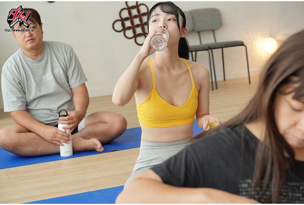 DASS-854 Aphrodisiac Is Given And She Becomes Sweaty And Horny! She Naturally Pees With Her Legs Spread Wide! Sensitive Hot Yoga Class With Trembling Convulsions, Meguri Minoshima Screenshot 9
