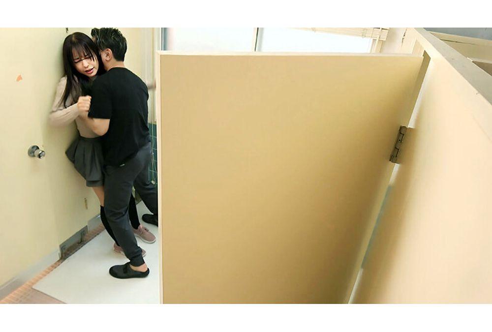 GNS-163 Hiding In A Women's Restroom, Ambushing And Having Unprotected Sex. Screenshot 12