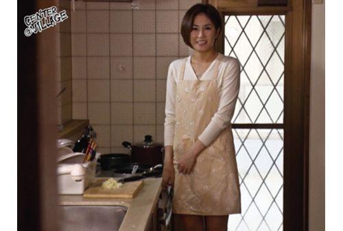 XMOM-12 When I Was Single And Asked For Housekeeping Service, A Beautiful Butt Wife Who Came To Care For Shimo Politely Came Over! Rei Takatsuki Screenshot