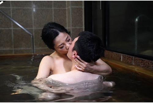 GIGL-669 Alone In A Mixed Bathing Bath ... Hot Spring Close-up Sex Between Mother And Son Who Were Lustful With A Rich Kiss 3 Screenshot
