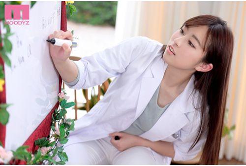 MIFD-105 Rookie Active Medical College Student AV Debut Ito Kaede Screenshot