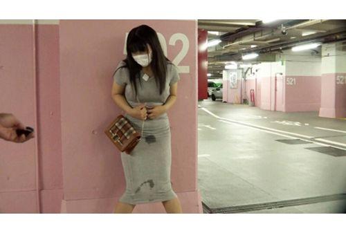 FONE-143 Extreme! Haunting In Tokyo! Peeing Outdoors Harenchi Furoshimusume Yume "Because It's A Gray Maxi Dress, The Stains Are Really Noticeable (tears)" Screenshot