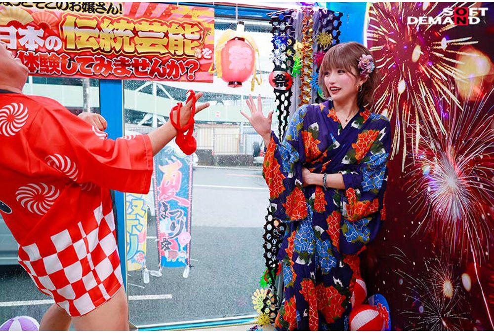 SDMM-214 Magic Mirror Van Summer Festival!! A Blushing And Embarrassing Yukata Poker Match On The Way To The Fireworks Display. A Super Luxurious 245-minute Special Featuring 6 Girls, 4 Sex Scenes, And Double Handjobs. Screenshot 15