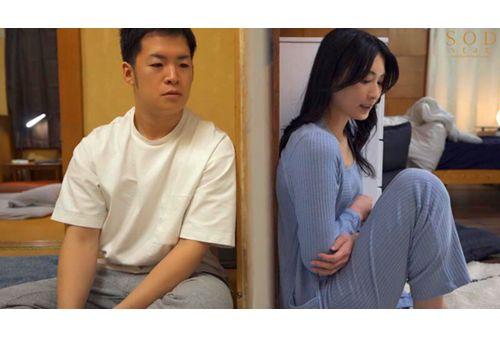 START-085 The Beautiful Wife In The Apartment Next Door To Me Was Sexually Frustrated. For Five Days, We Had A Secret Affair, Where I Penetrated Her Vagina From Behind While Standing Through A 10cm Hole In The Wall That Had Been Made During A Marital Quarrel. Honjo Suzu Screenshot