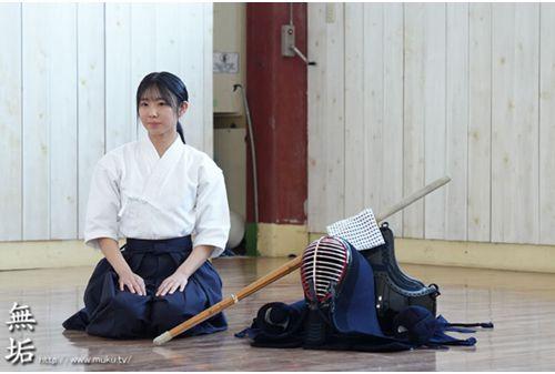MUDR-328 Reiwa's Beautiful Swordsman Makes Her Creampie AV Debut! Kendo 2nd Dan! A Beautiful Girl With A Clear Complexion Gets Pierced By A Penis Instead Of A Bamboo Sword Nakamura Shin Screenshot 8