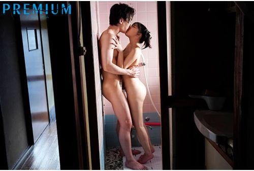 PRED-558 Karen Yuzuriha Lives With A Beautiful Older Sister, Using An Empty Old Private House As Her Love Nest And Having Sex With Her Very Intensely. Screenshot