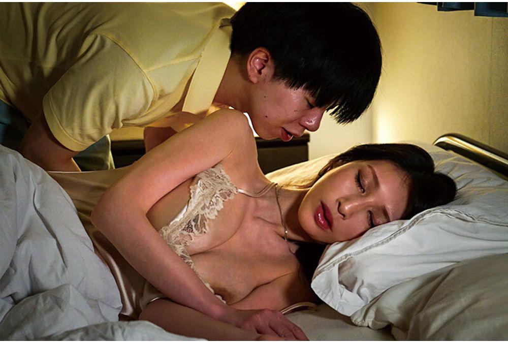NNOD-003 A Nymphomaniac Aunt Enjoys Her Teenage Nephew Shota's Huge, Circumcised Cock, Which Looks So Delicious She Wants To Suck It Right Away. Screenshot 14
