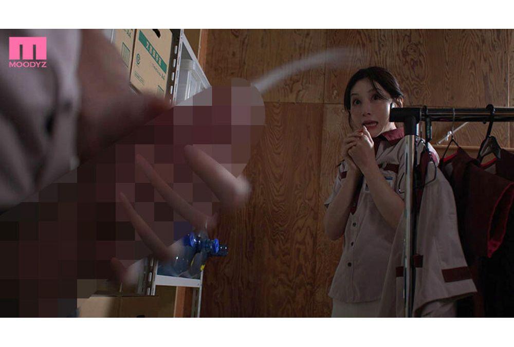 MIKR-084 Are You Sure You Want Me? I'm Just An Old Lady... Big-assed Housewife Gets Fired Up By Young, Hard Cock In A Sweaty, Cheating Part-time Job, Cumming Inside 20 Times - Aki Sasaki Screenshot 13