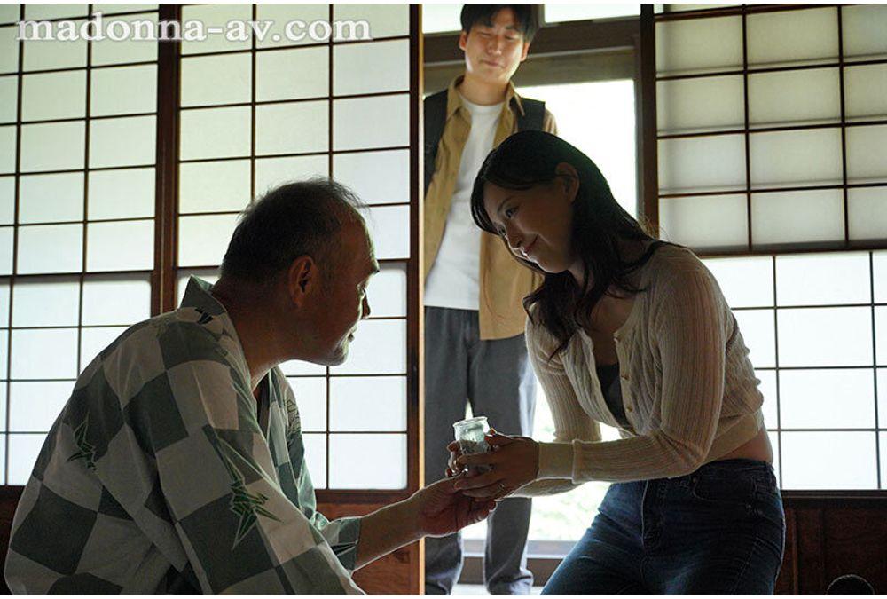 ROE-469 When I Went Home, I Found Out That My Grandfather And Mother Were Having An Affair. What I Saw That Day Turned Me Into A Lifelong "MILF Lover." Toko Yoshinaga Screenshot 7