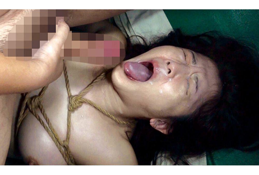 EMBZ-353 [Viewer Discretion Advised] Mature Woman Gang Rape Video File #17 "Victim: 40s Masochistic Voluptuous Sex Slave Housewife" Screenshot 17