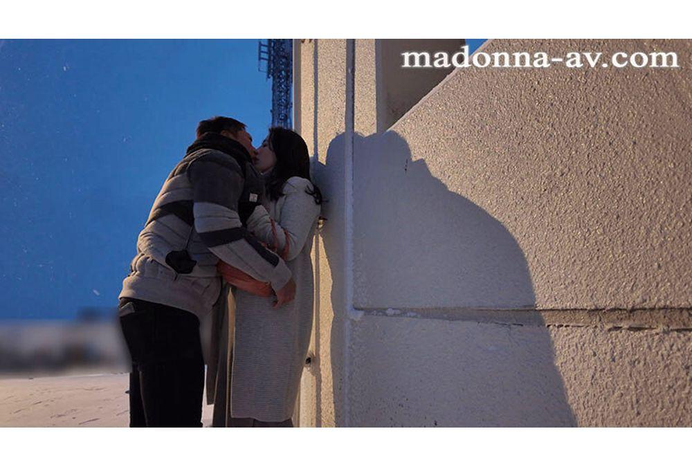JUR-743 Celebrating Madonna's 6th Anniversary As An Exclusive Artist, This Is A Special Work Set In The Tsugaru Strait, A Scene Of "adultery." Kissing And Slapping Away At People's Eyes, A Two-day, One-night Trip Where The Two Of Them Have Sex And Get Fucked. Screenshot 8