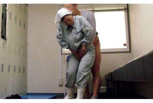 SPZ-1156 If I Take Out My Dick And Ask The Cleaning Lady To Help Me Jerk Off, How Far Will I Go? Screenshot 16