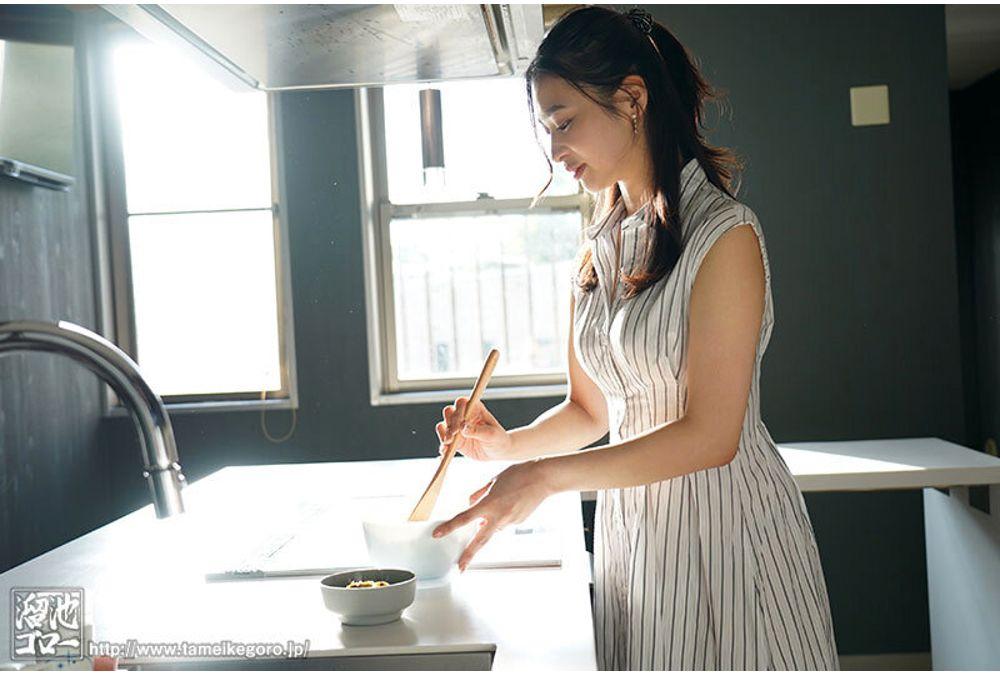 MFYD-085 Newcomer Rie Shibusawa (29 Years Old) AV Debut. A Charming, Strong-willed, And Sexually Powerful Married Woman. Screenshot 11