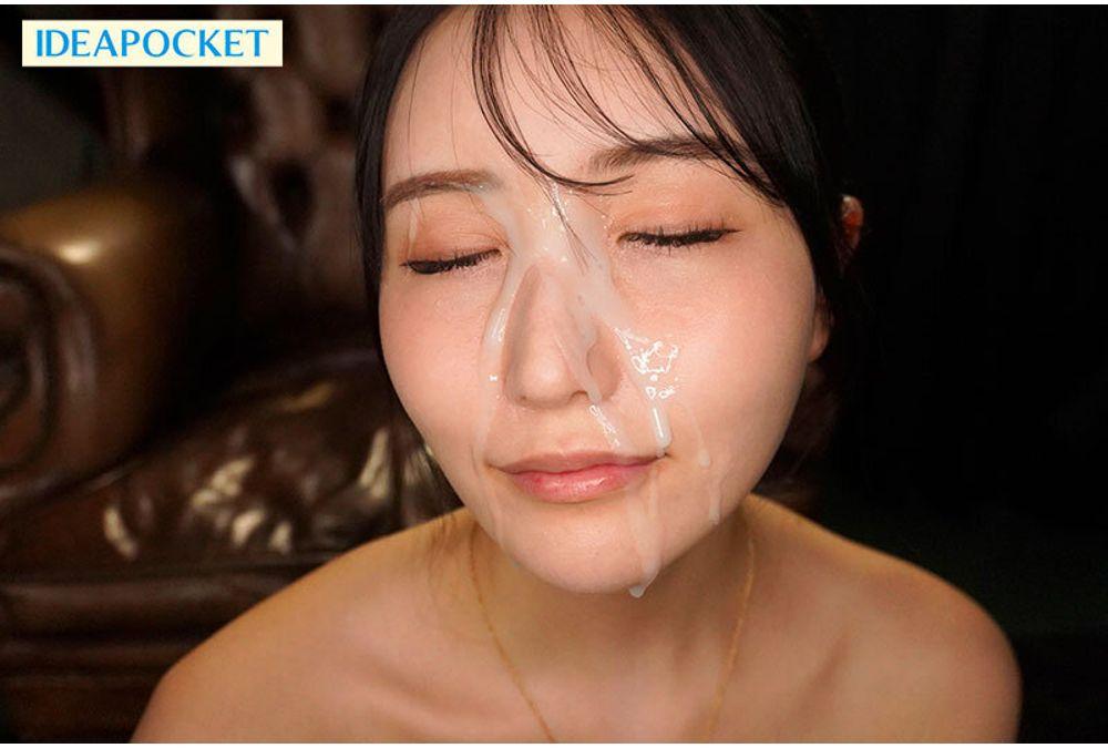 IPZZ-838 Stunning Beauty And A Middle-aged Man Engage In A Lewd, Intense French Kiss, Their Tongues And Saliva Intertwining, While Thick Semen Is Continuously Ejaculated Onto Her National Treasure-level Beautiful Face. - Mai Fujisaki Screenshot 8