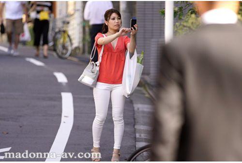 JUY-040 Married Haneda Riko, Which Is Compliant To Reakyara Leaves Break The Mobile Price DQN Of Walking Sumaho Screenshot
