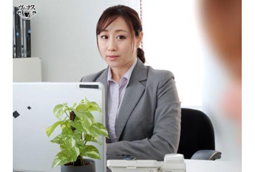 VEMA-210 Female Boss And Subordinate Have Sex The Moment They Are Alone In The Office Yu Kawakami Screenshot 9